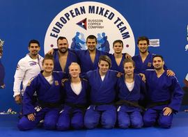 Český tým, včetně studentky M. Paulusové a absolventky SG Al. matějčkové.jpg